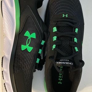 Men’s Underarmor Charged Assert tennis shoes